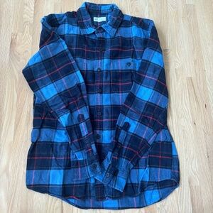 GAP men’s standard fit blue and navy flannel shirt